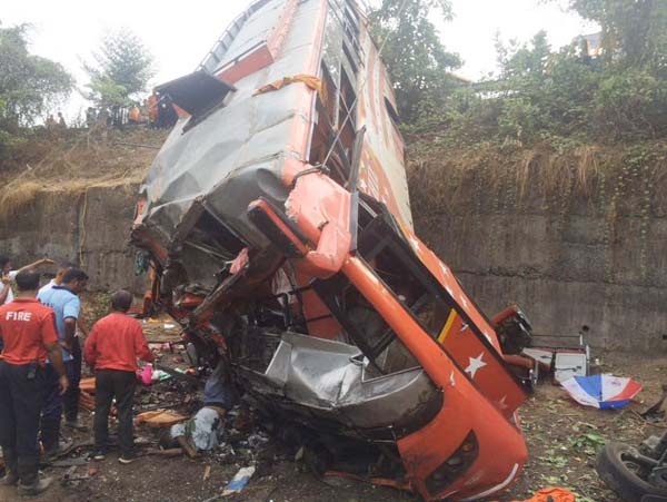 शेडुंगजवळील अपघातात बसमधील 17 प्रवाशांचा मृत्यू