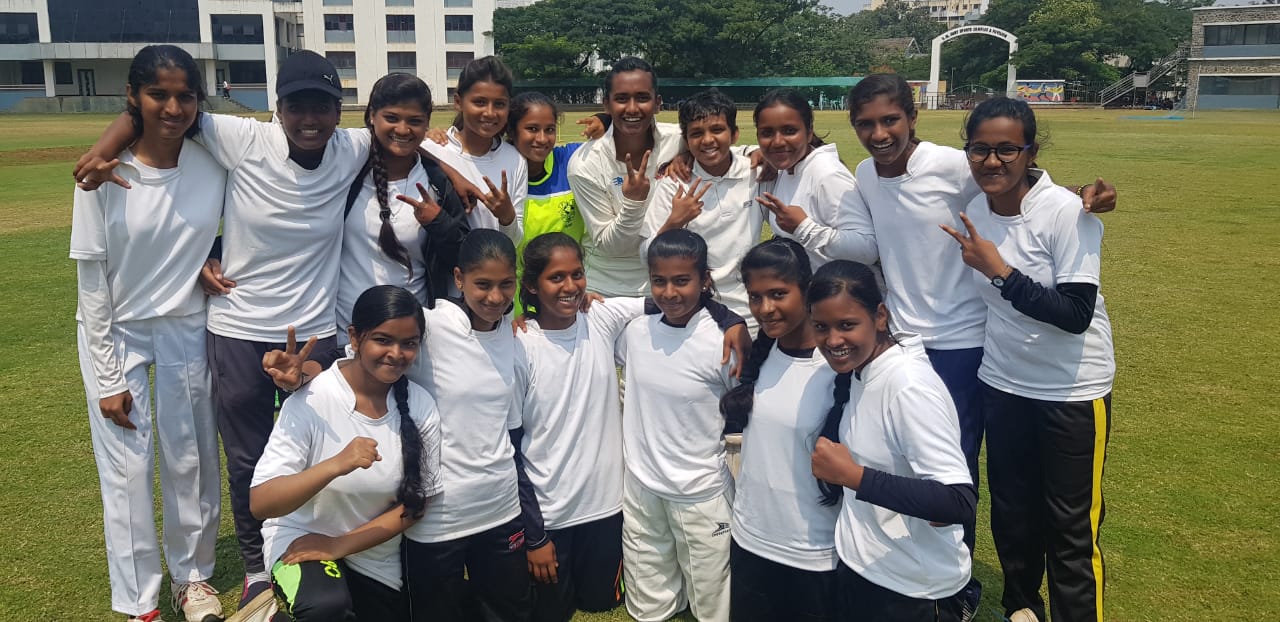 शालेय जिल्हा स्तरीय महिला क्रिकेट स्पर्धेत आबेदा इनामदार कनिष्ठ महाविद्यालय विजयी 