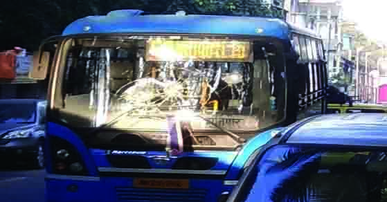 भारत बंद : पुण्यात मनसे कार्यकर्त्यांनी फोडली बस
