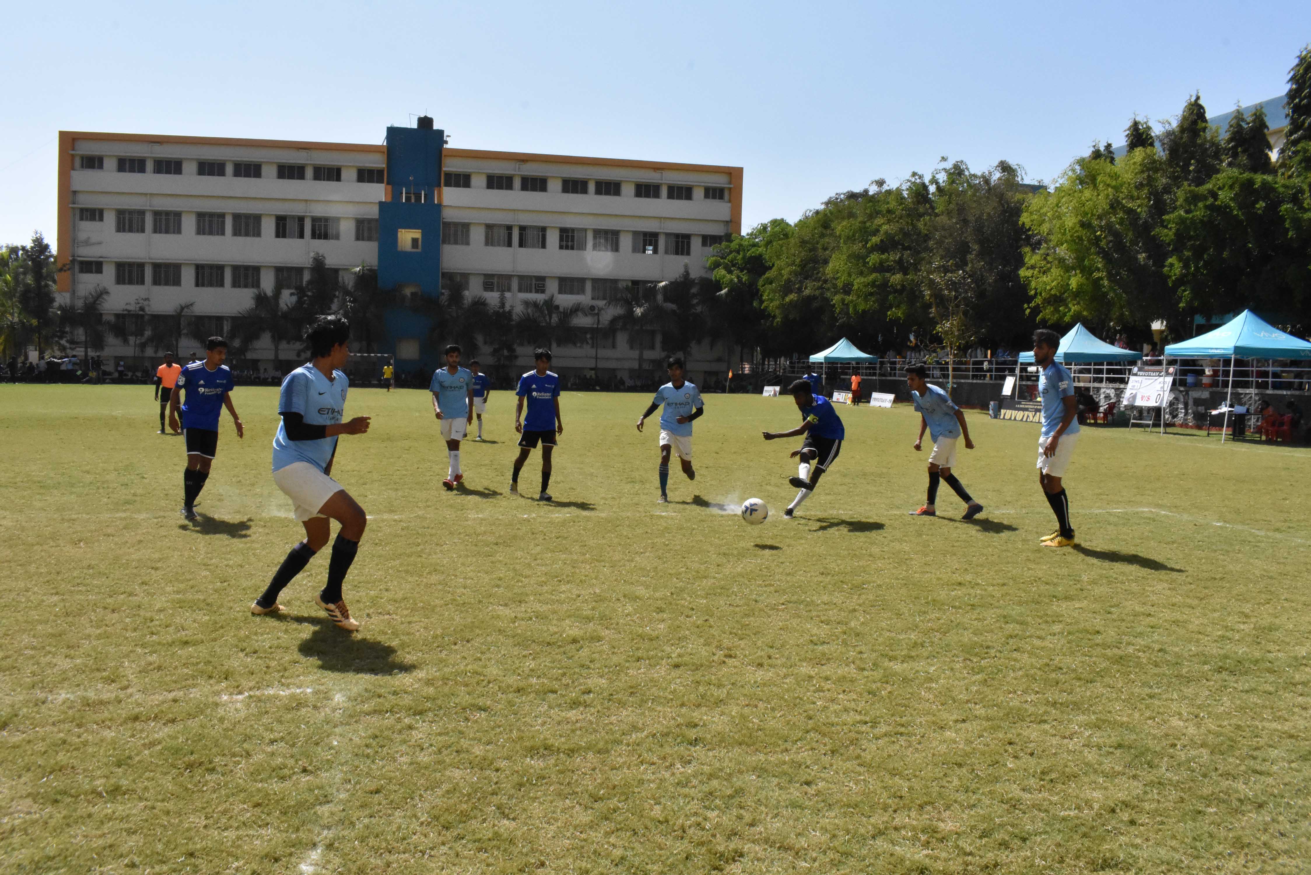 युवोत्सव फुटबॉल स्पर्धेत इंदिरा कॉलेजची विजयी सलामी 